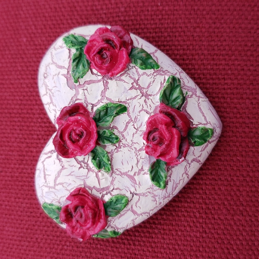 Vintage Cracked Heart & Roses Pi